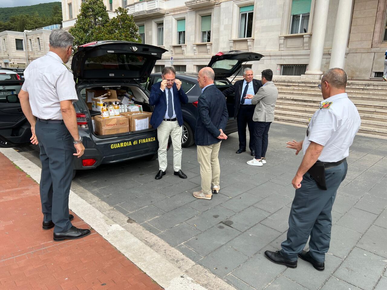 20 000 Litri Di Alcool Etilico Donati Dalla Guardia Di Finanza